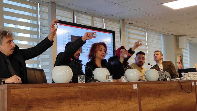 Kura çekiliyor. Zonguldak merkezde ismi çıkan 140 kişi 