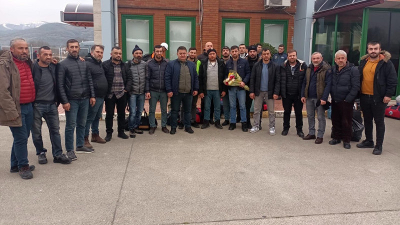  GMİS GENEL BAŞKANI YEŞİL, MADENCİLERİMİZİ ÇİÇEKLERLE KARŞILADI