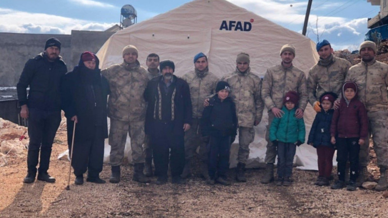 Zonguldak Jandarma'nin deprem bölgesindeki faaliyetleri