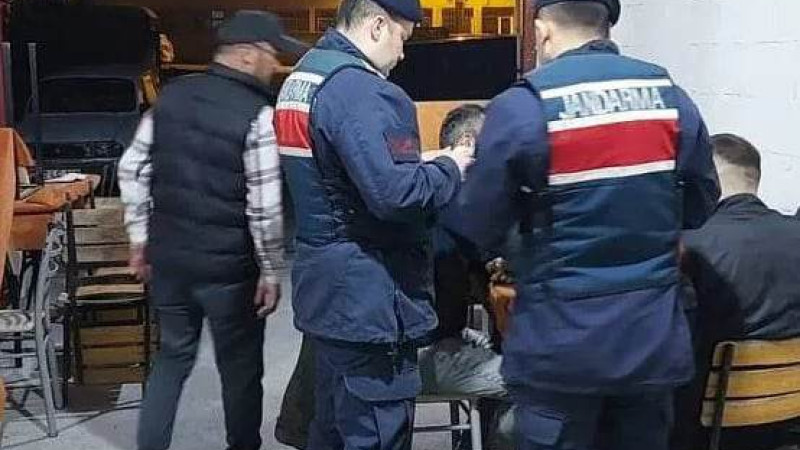 Jandarma aranan 3 şüpheliyi yakaladı
