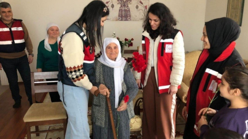 Jandarma'dan anlamlı ziyaret