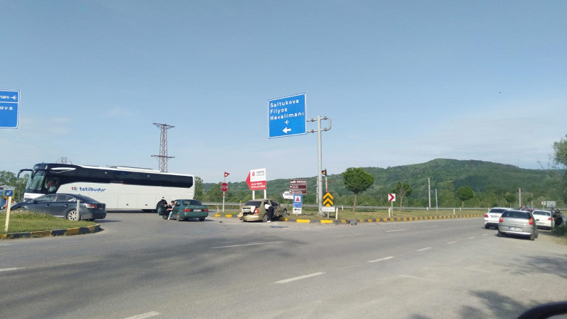 Havaalanı kavşağında kaza