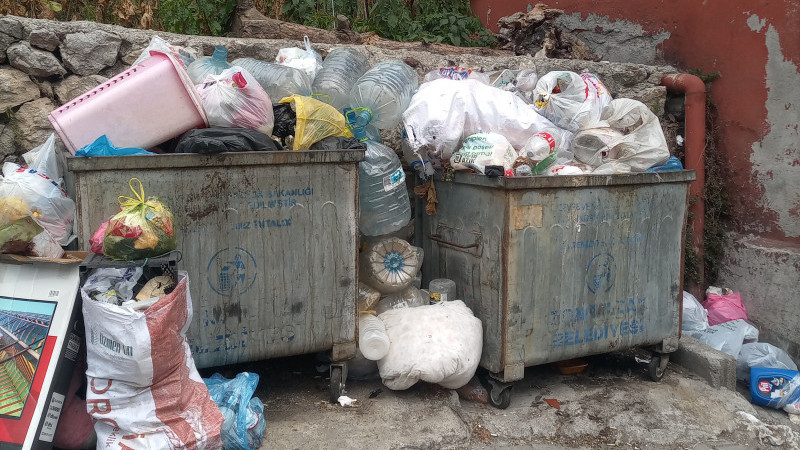 Siyaseti bırak mahallelere bak