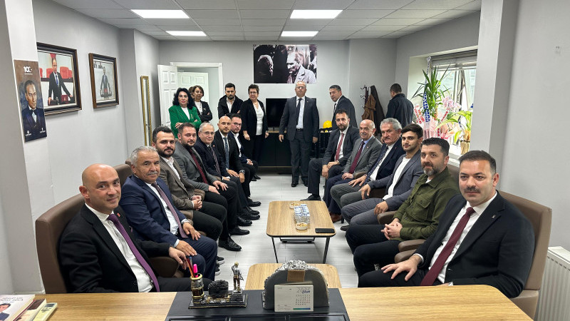 AK PARTİ’DEN CHP’YE HAYIRLI OLSUN ZİYARETİ 