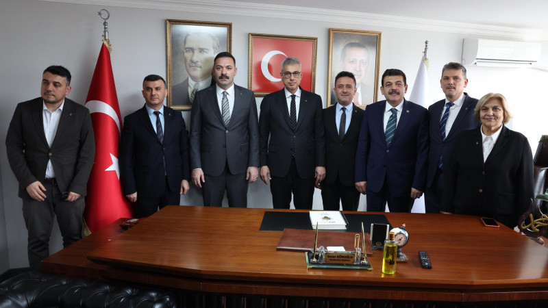 Bakan Memişoğlu’ndan Ak Parti’ye ziyaret 