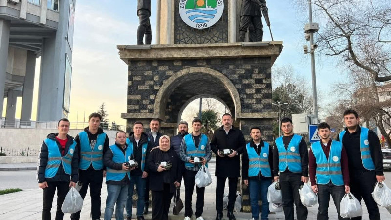 İftara 5 kala Ak Parti sokaktaydı